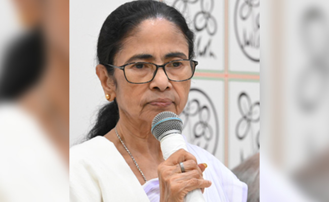 Mamata asks TMC candidates of recent polls to rebuild party, says 'those who want to leave can go'